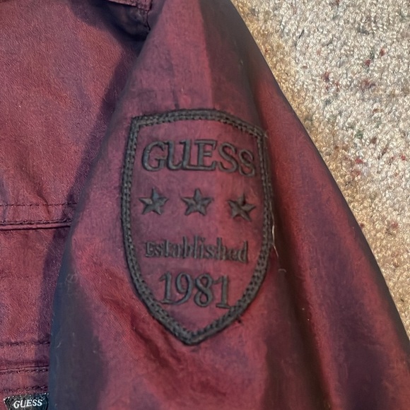 Guess Woman’s Maroon Short Sleeve Button Up Shirt Size Large‎ - Picture 3 of 7